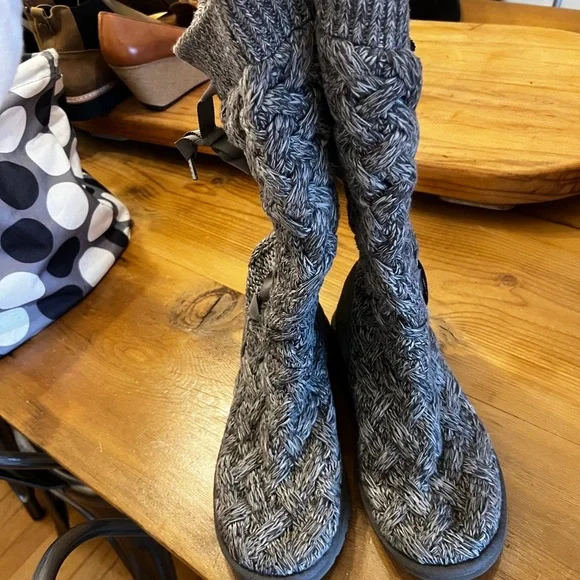 Cozy Gray Knit Women's Boots UGG - Picture 2 of 8